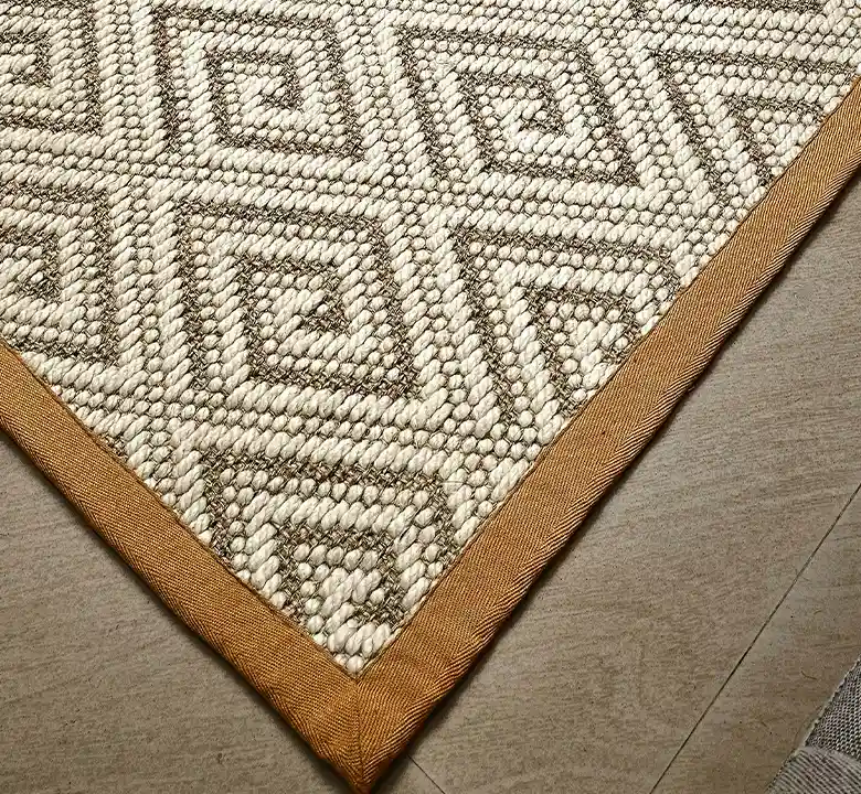 White Heritage Wool Jacquard Carpet - Image 2