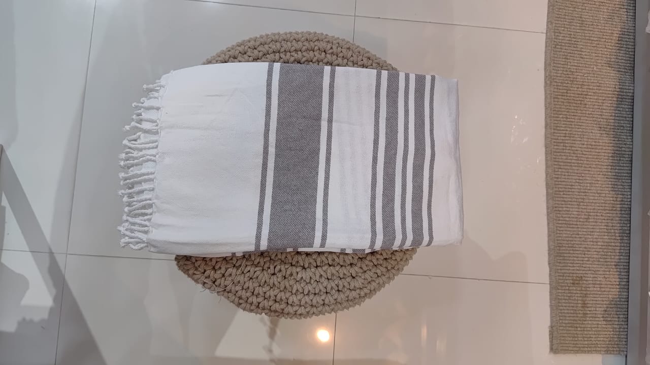 Minimalist Grey Striped Cotton Bath Towel with Tassels (175 x 96 cm)