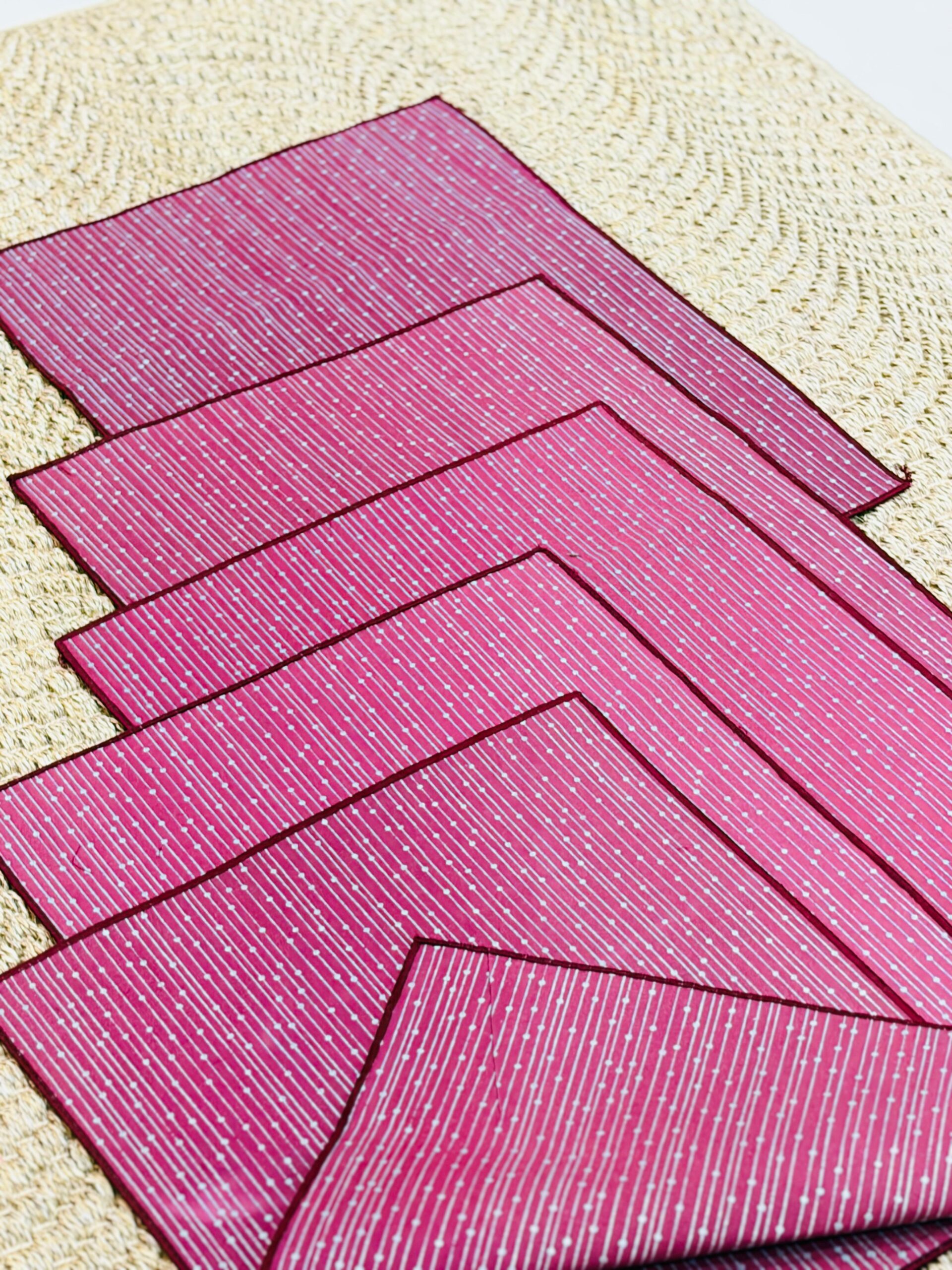 Magenta Bead-Line Table Mat Set - Image 3